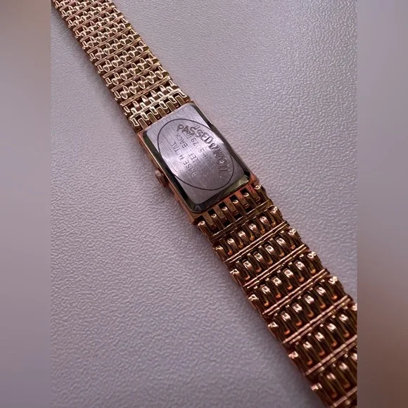 Vtg Seiko Ladies 12mm Watch Gold Tone Tank Gold Dial 6.75" - Picture 4 of 5